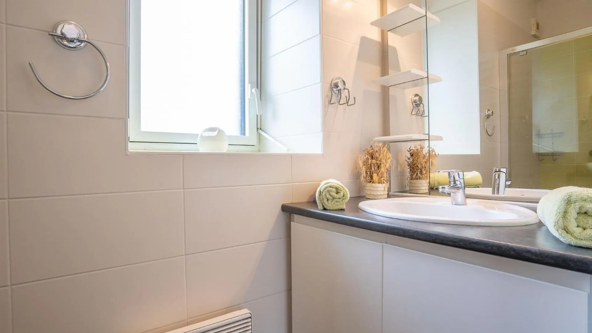 Holiday Home Gite Des Perdrix - Pzb100 By Interhome Plouzélambre Frankrig